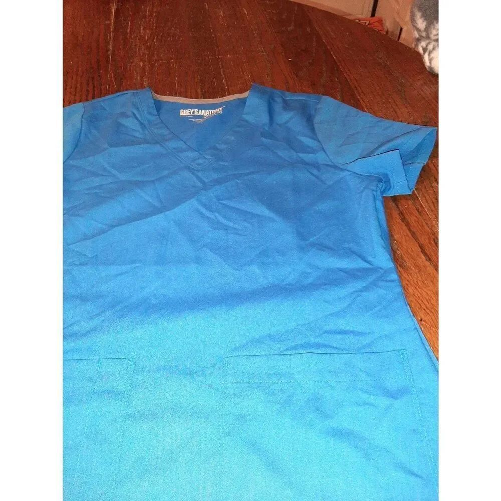 Small Greys Anatomy Barco Blue Short Sleeve V-Neck Scrub Top Shirt with Pockets